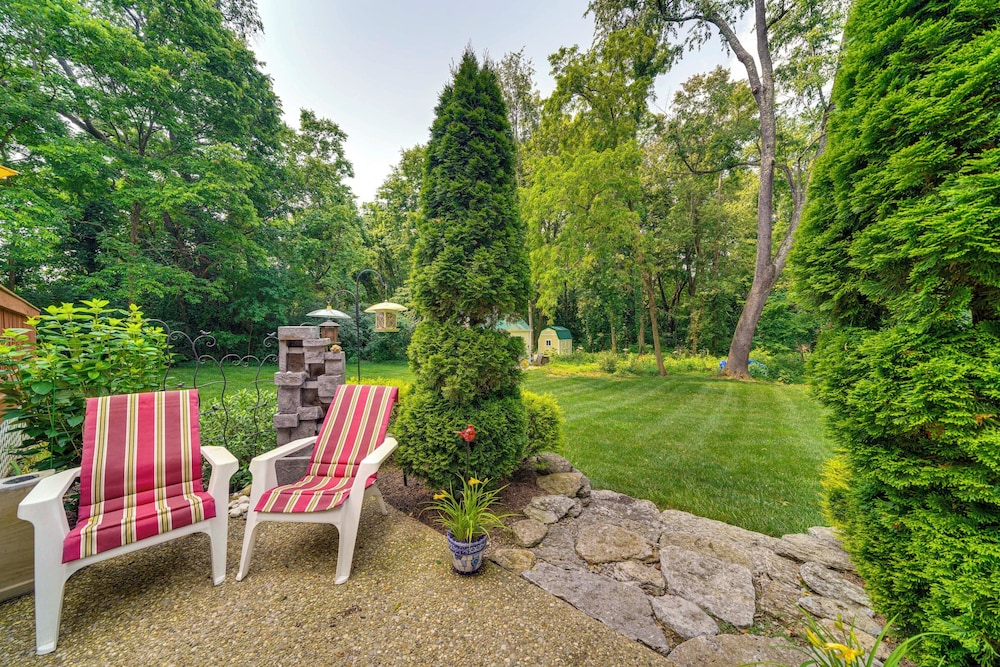 15 Mi to Louisville: Family Home w/ Private Yard!