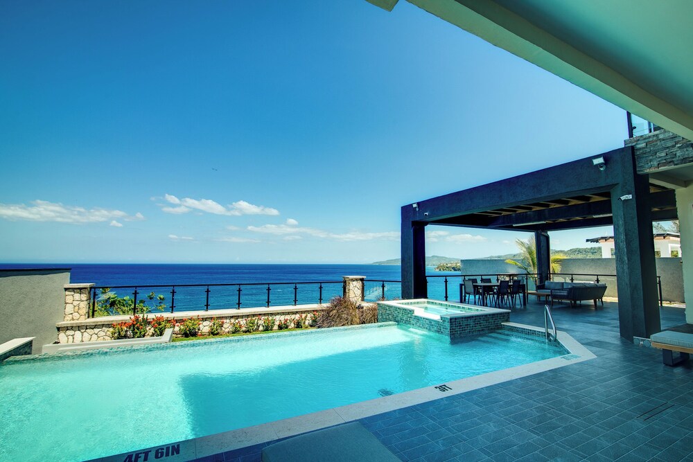 Luxury Oceanfront Villa Fully Staffed