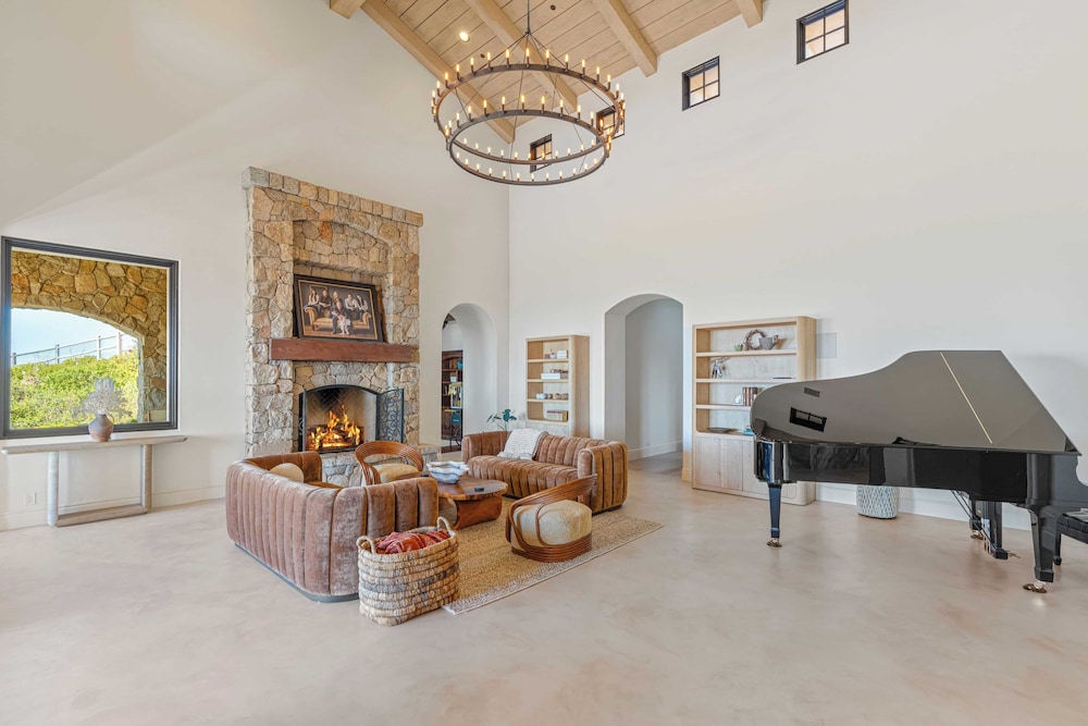 Infinity Pool, Theater, Pickleball + 360 Views Near Lake Poway Sunset Point Estate by Avantstay