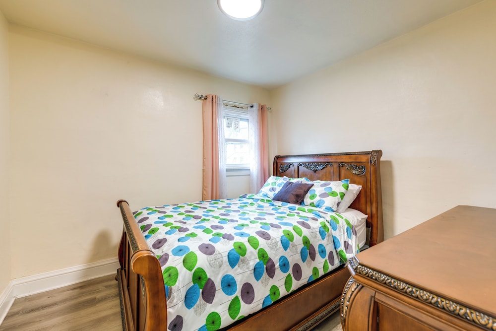 Apartment 2 Mi to Niagara Falls & Whirlpool!