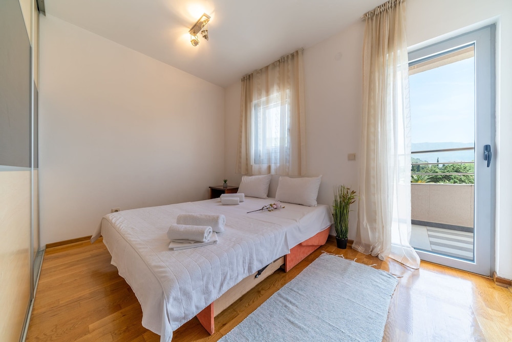 SMS Apartments