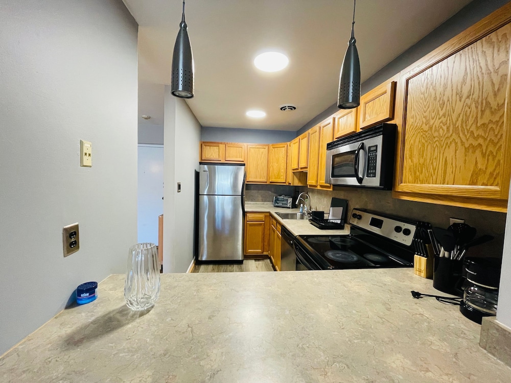 Comfortable 1BR in Elkins Park Parking Pool