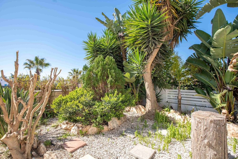Phaedrus Living Luxury Villa Oceania