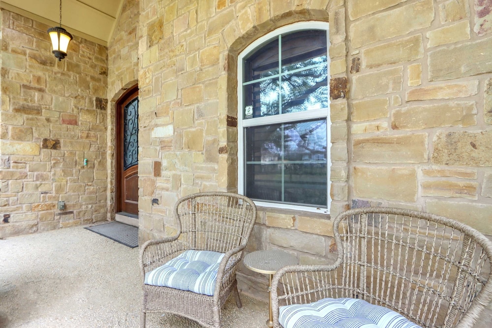 Piece of Haven A Hill Country Retreat for 7!