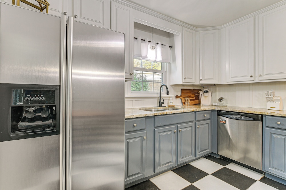 4 Mi to Falls Lake: Dog-friendly Wake Forest Home
