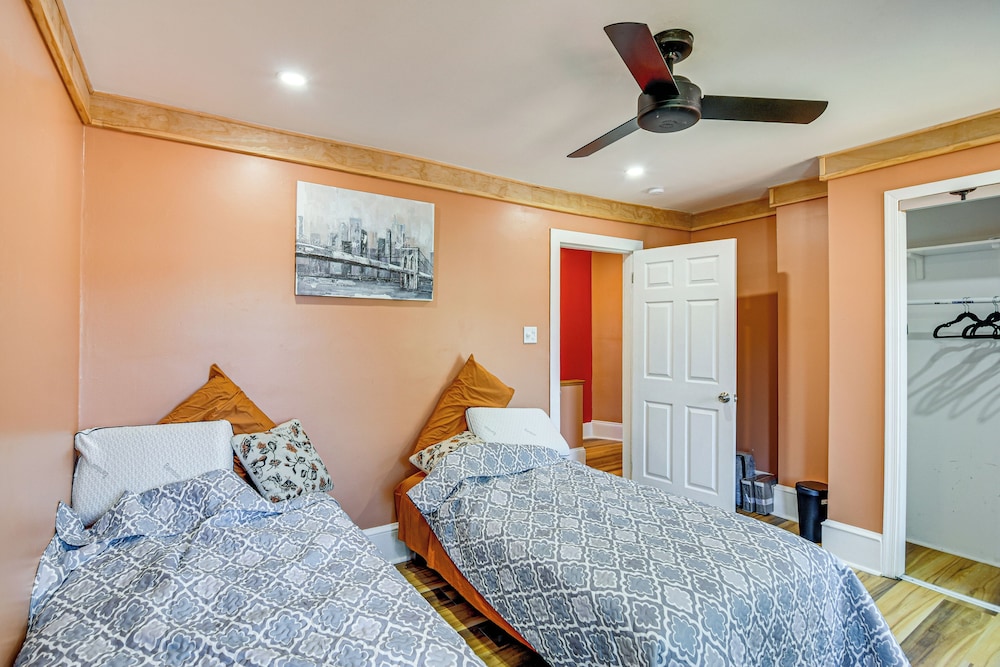 Walkable Neighborhood: Updated Morton Home!