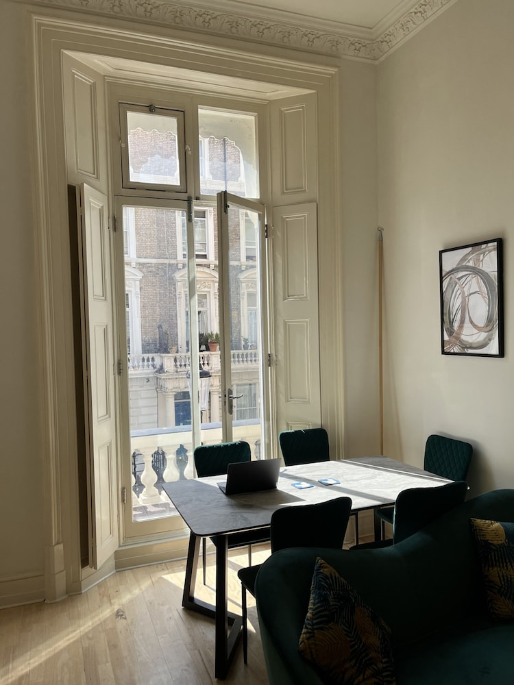 Newly Refurbished - Awesome 3 Bedroom Notting Hill Very Central With a Balcony