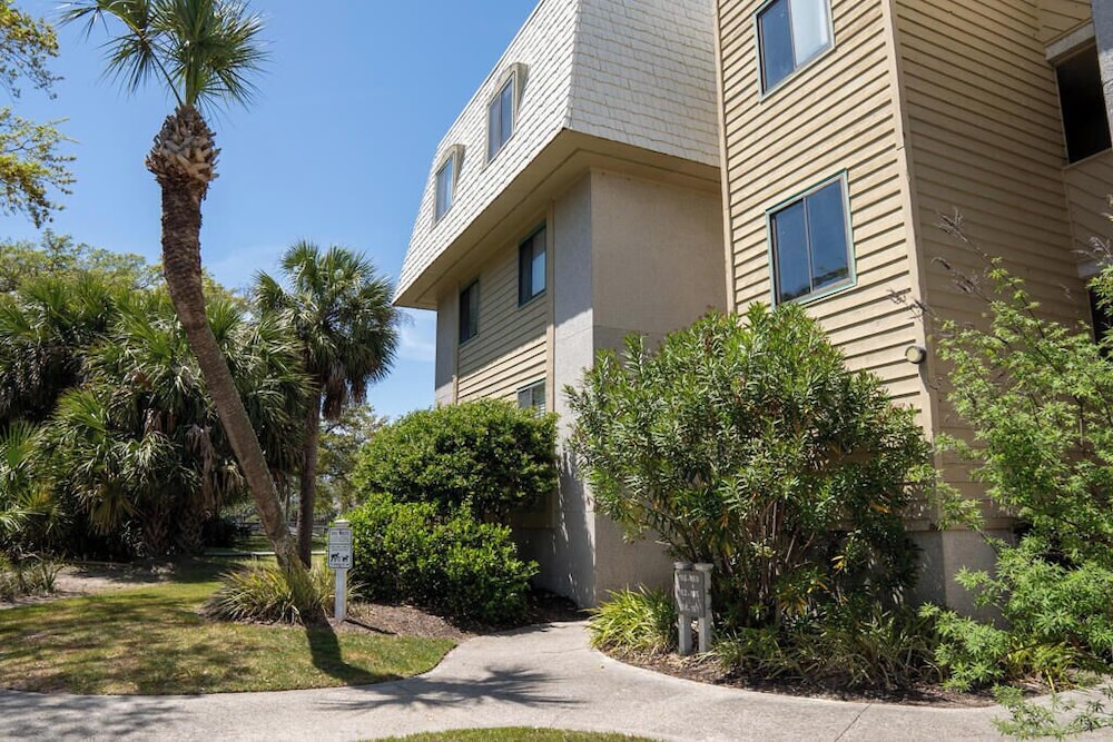 158 Beach Club Villa - Coastal Comfort With Stunning Marsh Views