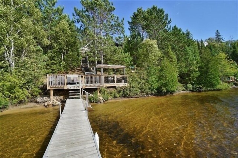 490 Lake St Peter $2100/sum Wk 3 Bedroom Cottage