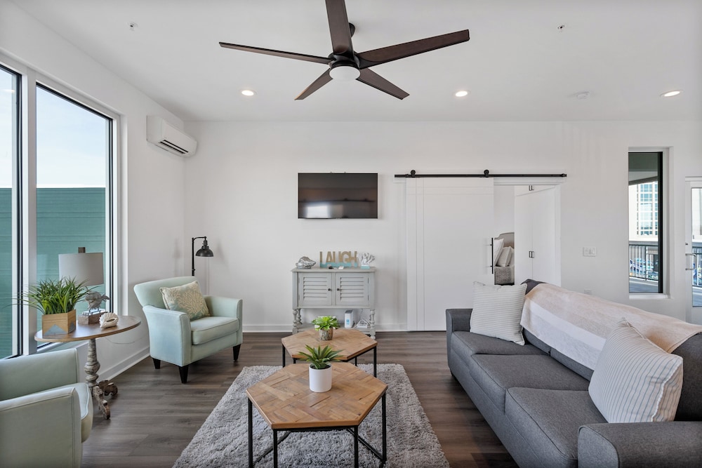 Boardwalk Pent House by Carolina Retreats