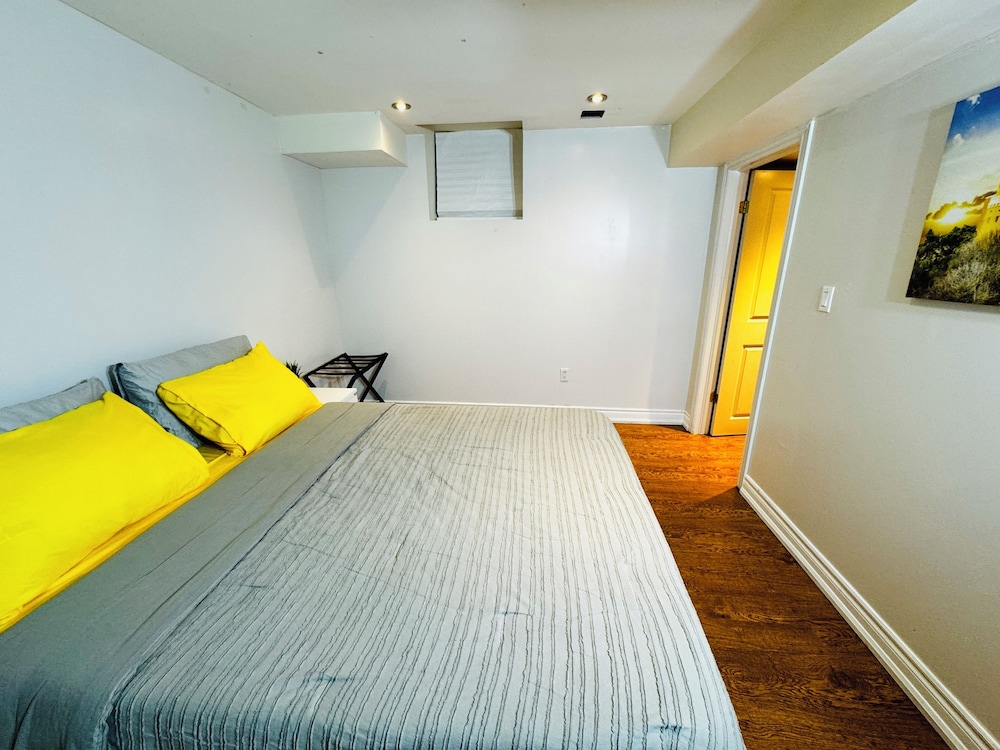 Cozy 2BR Retreat - Comfort & Convenience