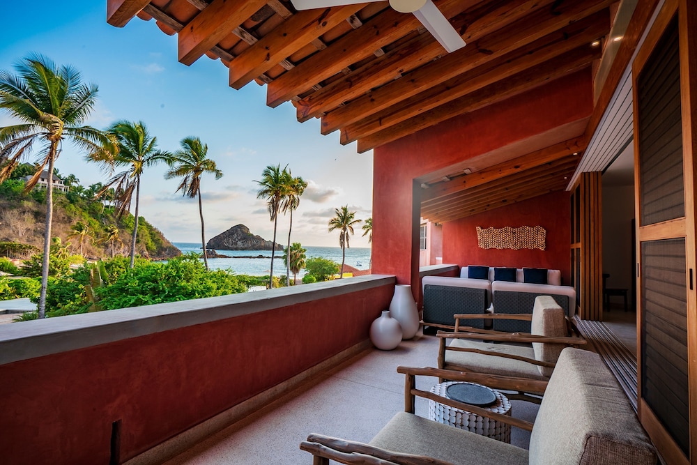Careyes 114 Oceanfront Luxury With a Spacious Te