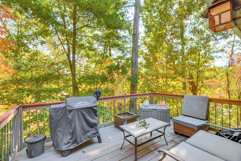 Hot Tub, Deck & Grill: Secluded Cabin in Clayton view 5