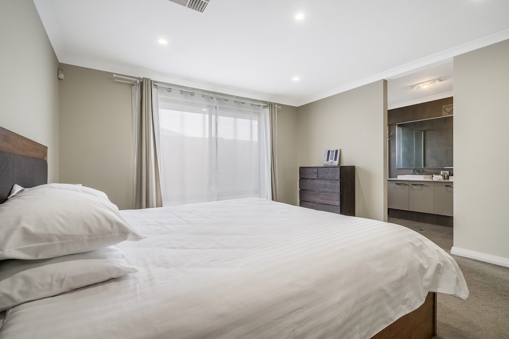Spacious 4-bed House With Outdoor Area
