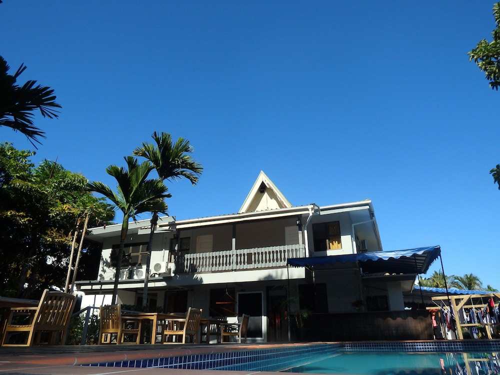 Bluewater Lodge - Hostel