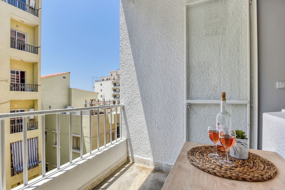 The Arch 2-BR Apartment in Mar Mkhayel