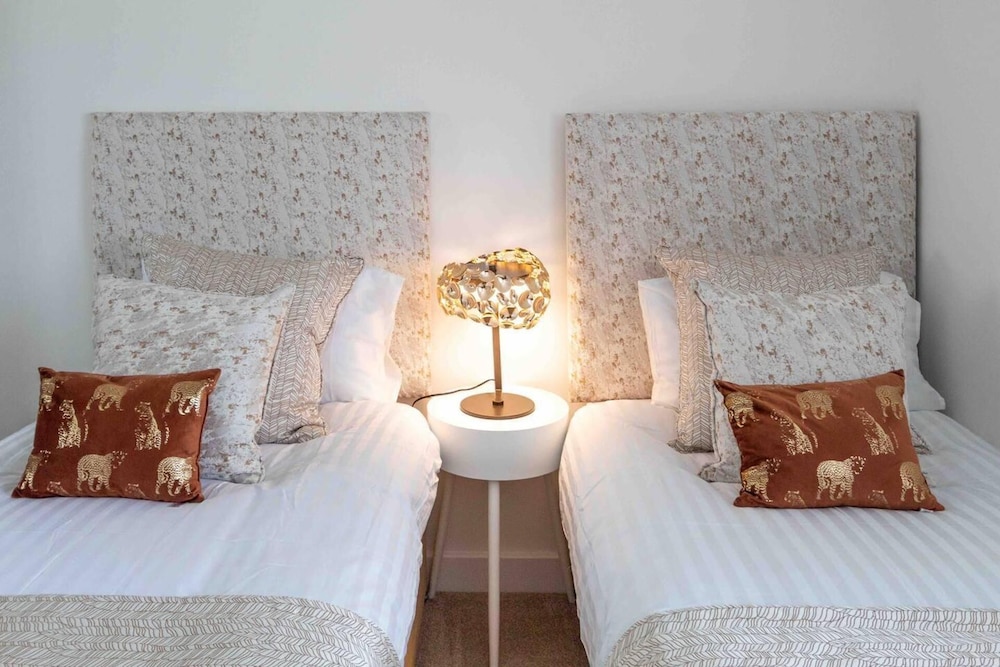 Spacious 2 Bedroom Modern Apartment in Inverness view 4