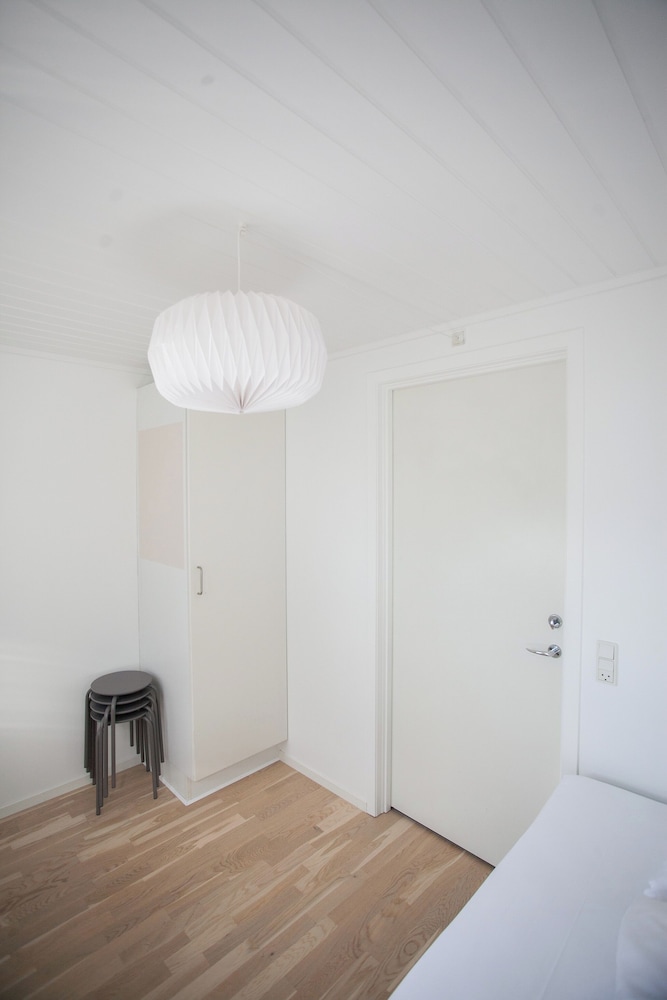 Downtown / Newly Renovated 2 Bedroom Apartment view 5