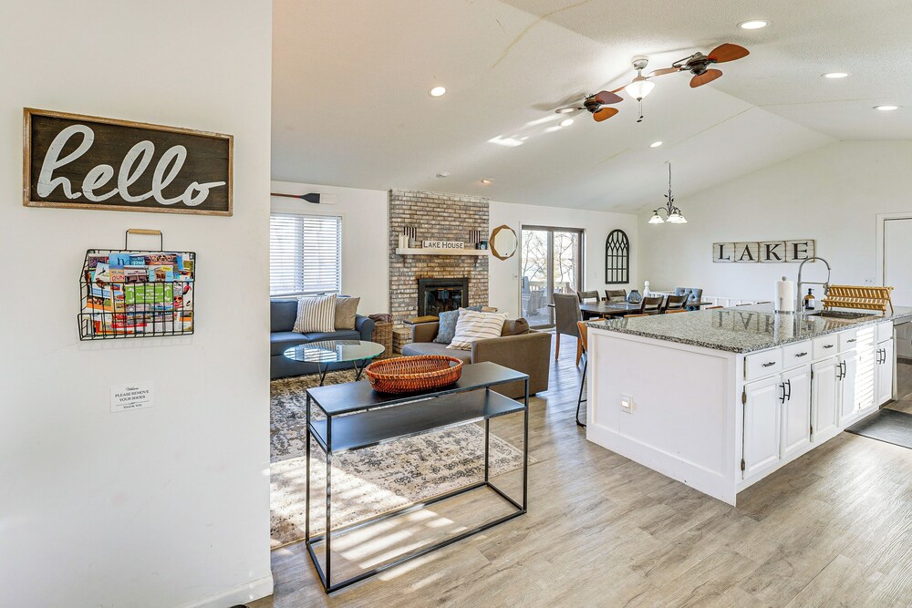 Lake View & Deck: Group Getaway in Whitehall!