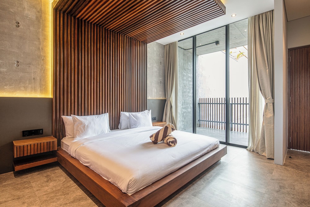 Modern 4BR Canggu Retreat Just 8mins to the Beach