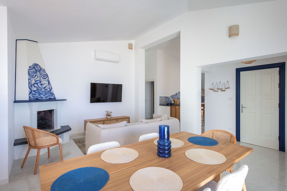 Sea Frame Design Apartments with Pool by Wonderful Italy