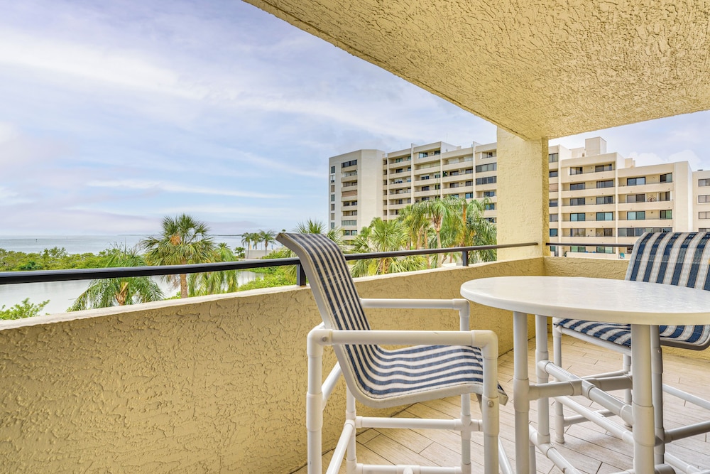 Gulf-view Condo w/ Beach Access in Hudson
