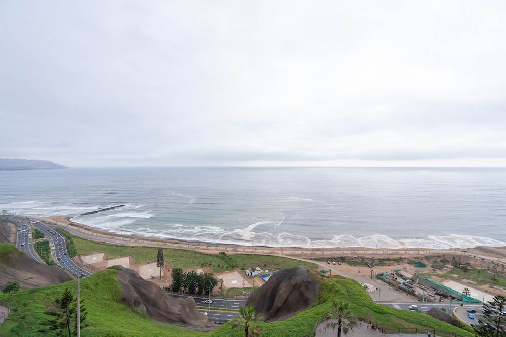 GLOBALSTAY. Ocean View Apartments. Pool. Gym view 4