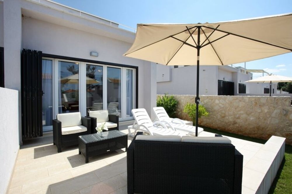 Apartments in Villas Punta Skala With Beachpool