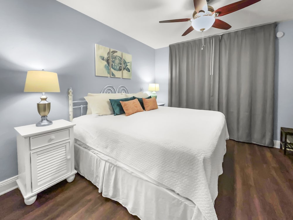 Driftwood 1 Bedroom Condo by RedAwning view 2