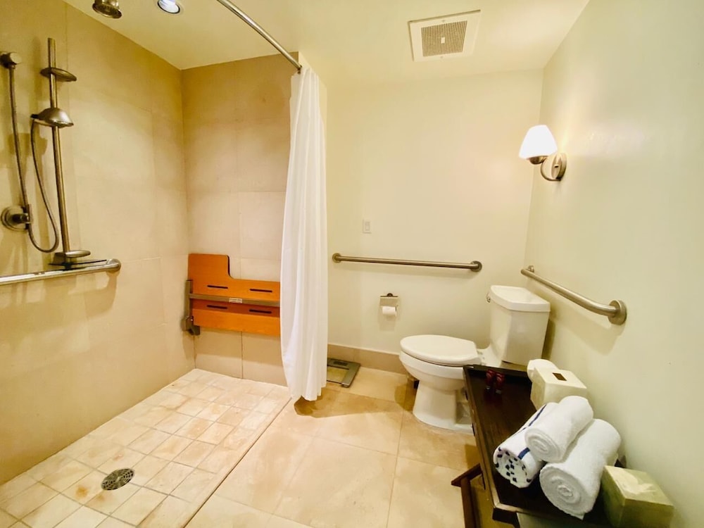 Carillon Miami Beach Private Suites
