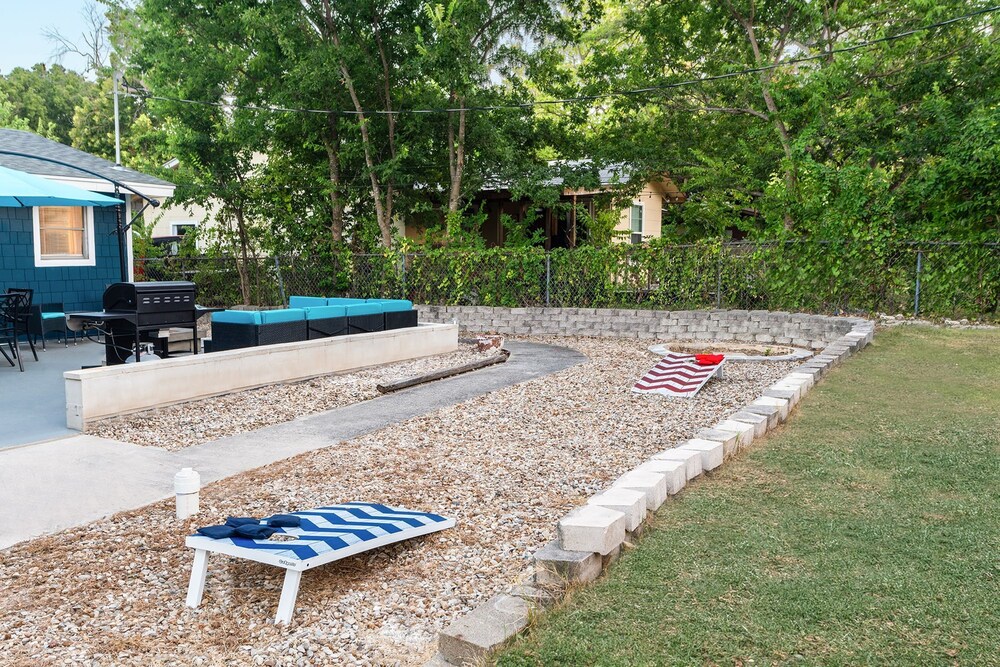 Upstay - Bungalow w Games Golf Fire and Patio