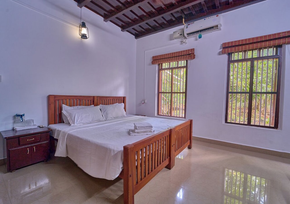Cotelac Heritage Lake Resort Alleppey