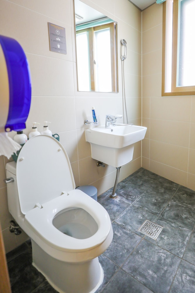 Midtown Hostel