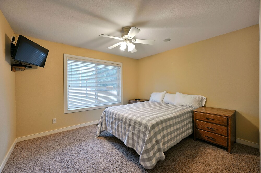 Unit 701 5 Bd 3 Ba 5 Bedroom Condo by RedAwning