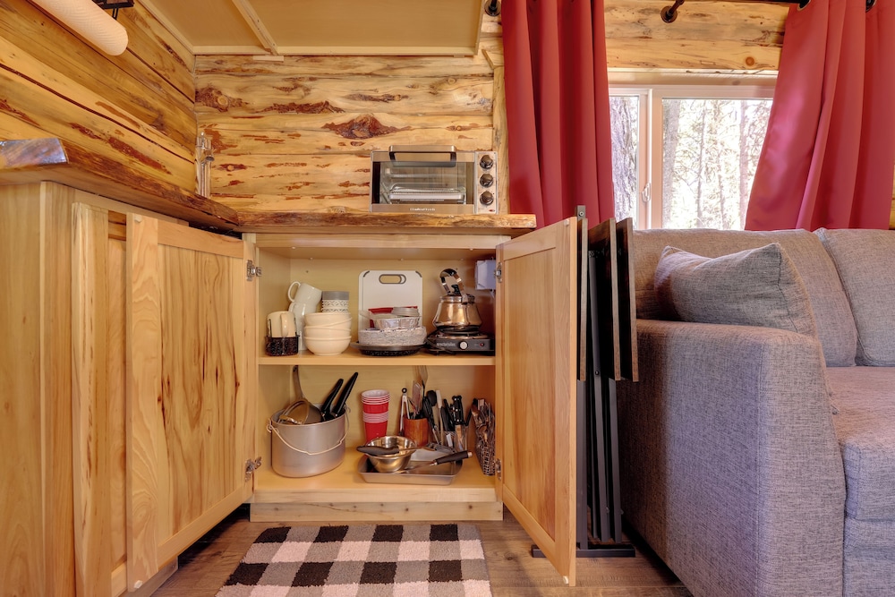 Mcgregor Lake Access: Cabin in Wooded Wilderness