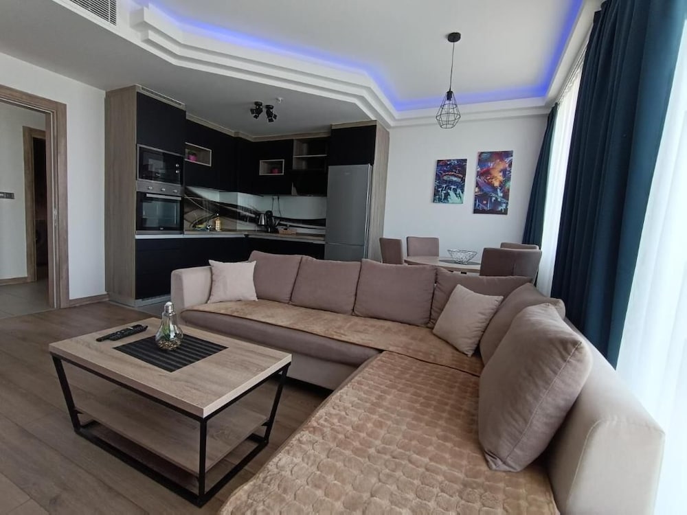 18th Floor Condo With Pool & Fitness Center