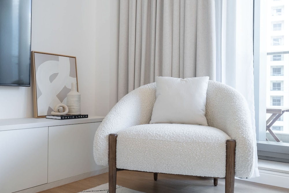 Bright and Airy 1-bedroom Apartment Perfect for 4 in Dubai Marina
