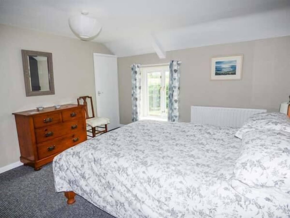 Corner Cottage view 4