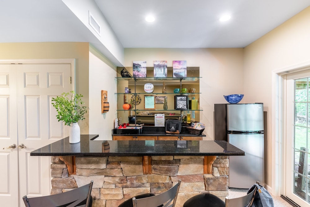 Highland Hideaway by Avantstay Group Poconos Retreat w Patio Game Room
