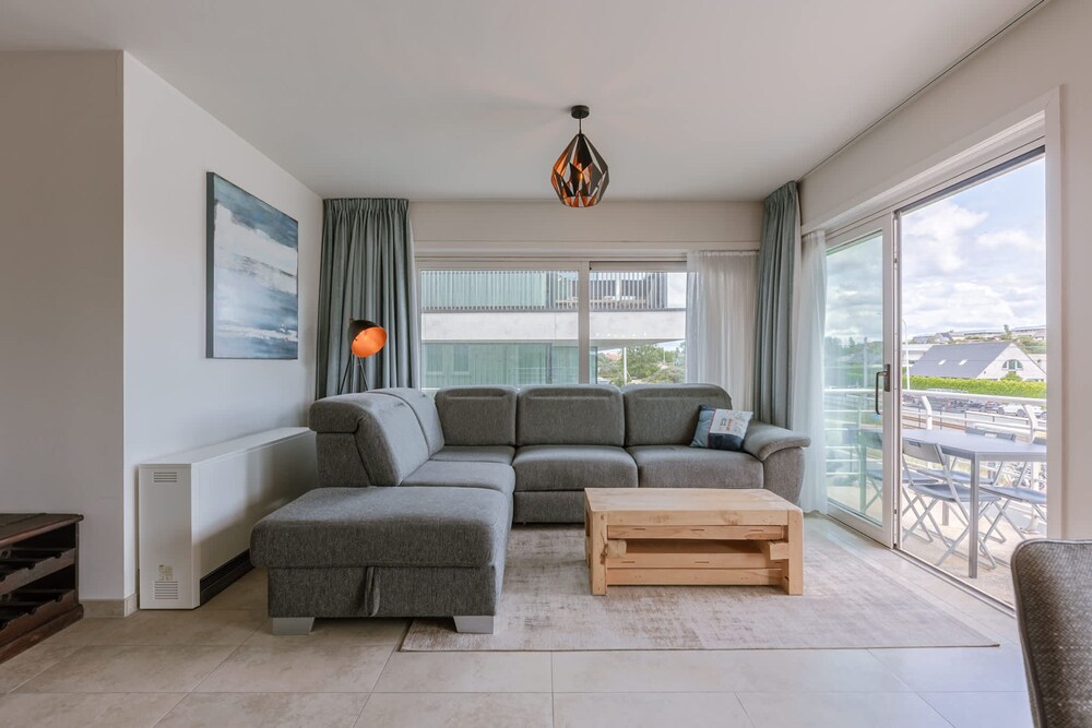Huswell - Family Apartment With Balcony Near Coast
