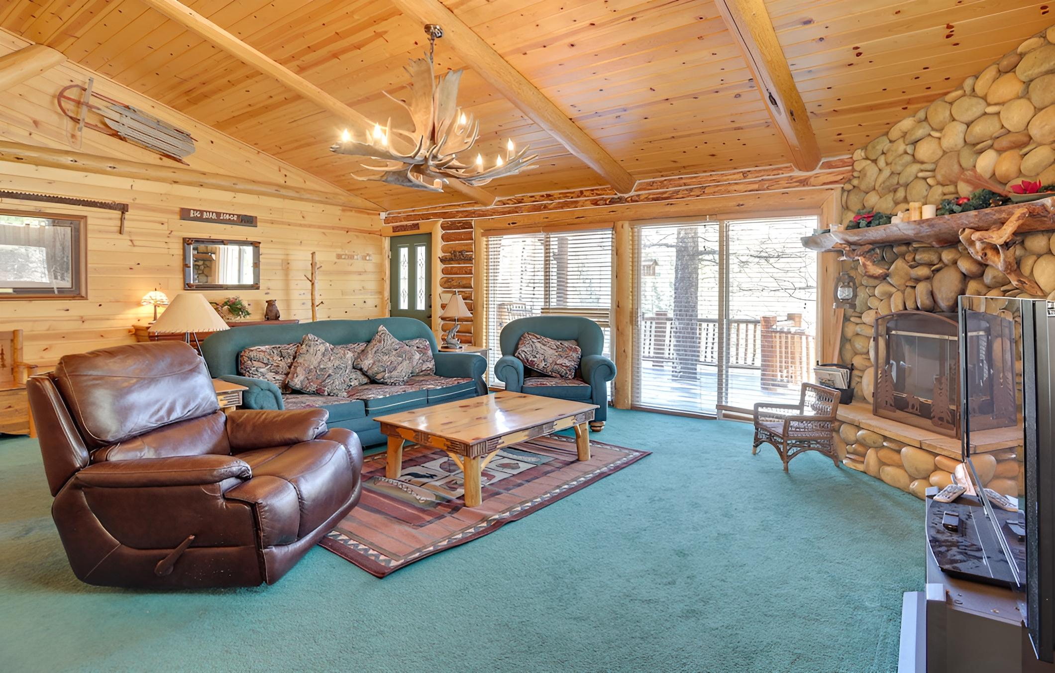 Rustic Log Cabin in Big Bear Lake ~ 4 Mi to Water! view 4