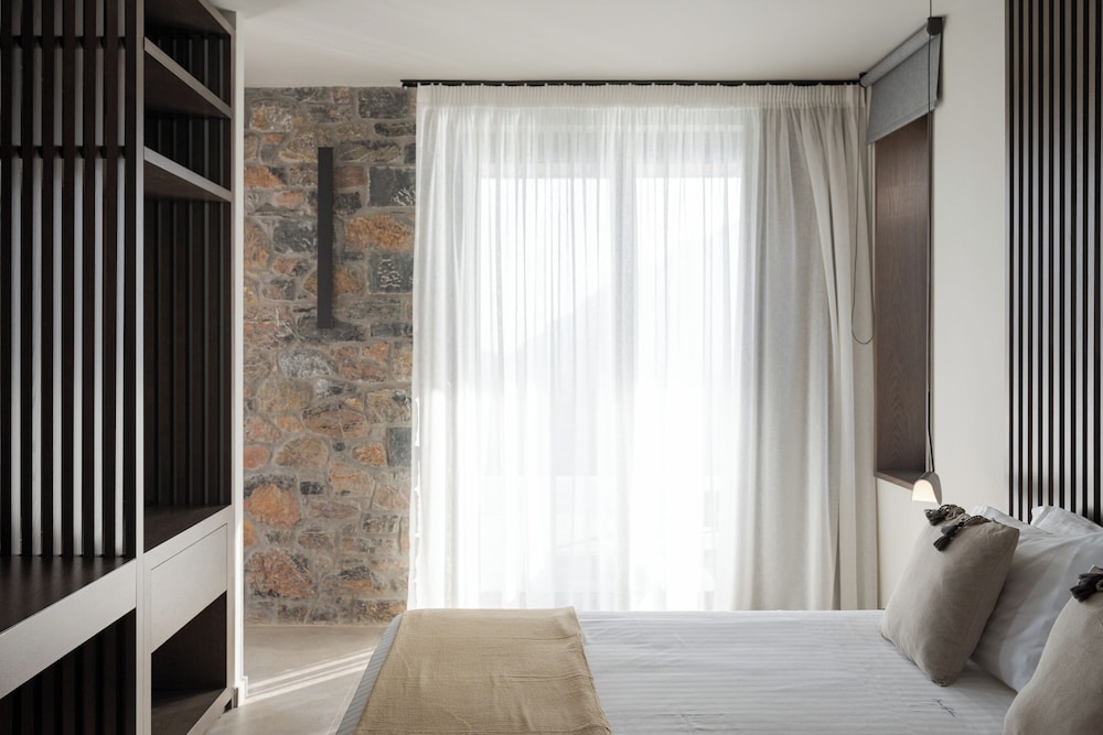 Neromai Cave Luxury Villas