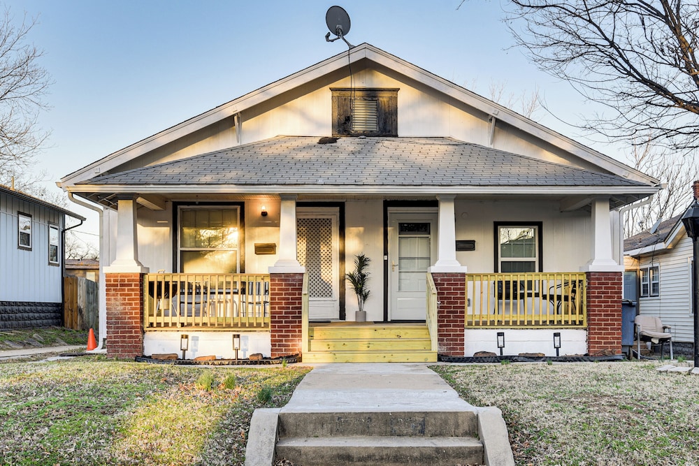 1 Mi to Tulsa Arts District: Updated Home w/ Deck!