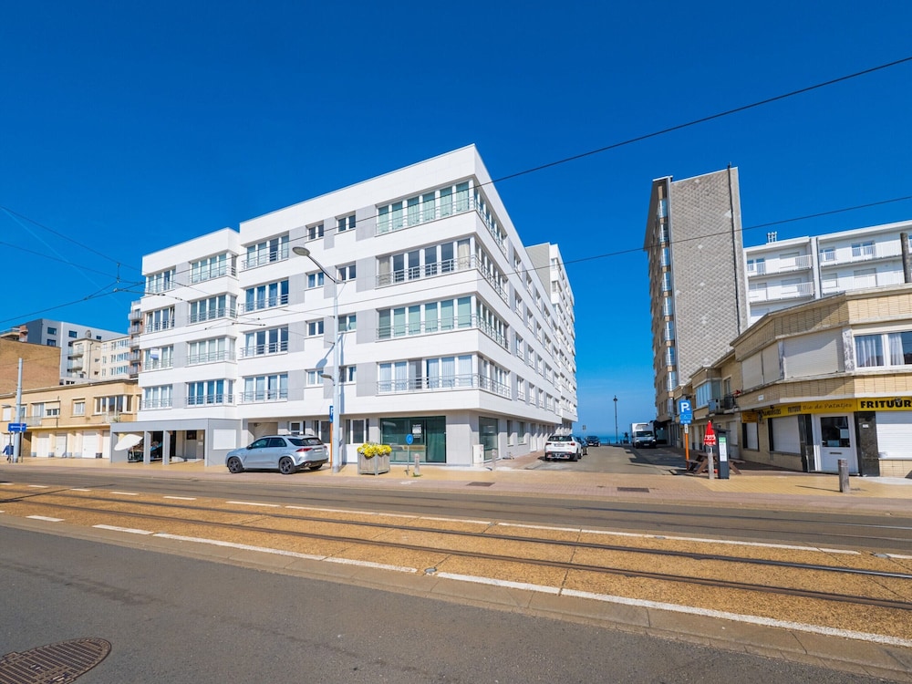 Apartment With 3 Bedrooms Near the sea