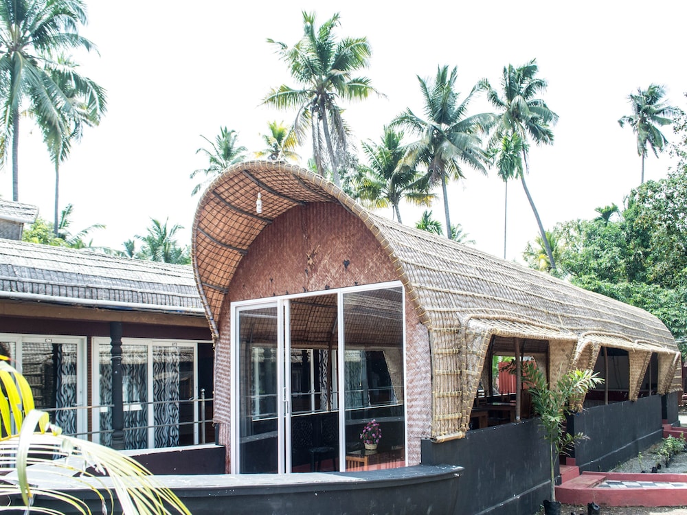 OYO 5237 Island Lake Resort