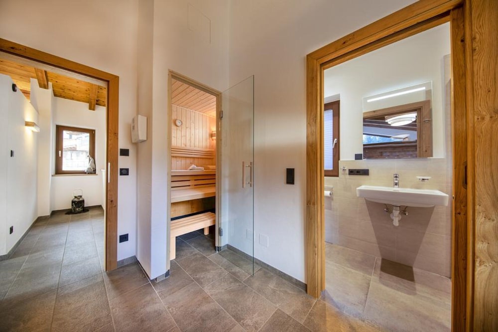 Welcoming Chalet Near Wildkogel Ski Arena