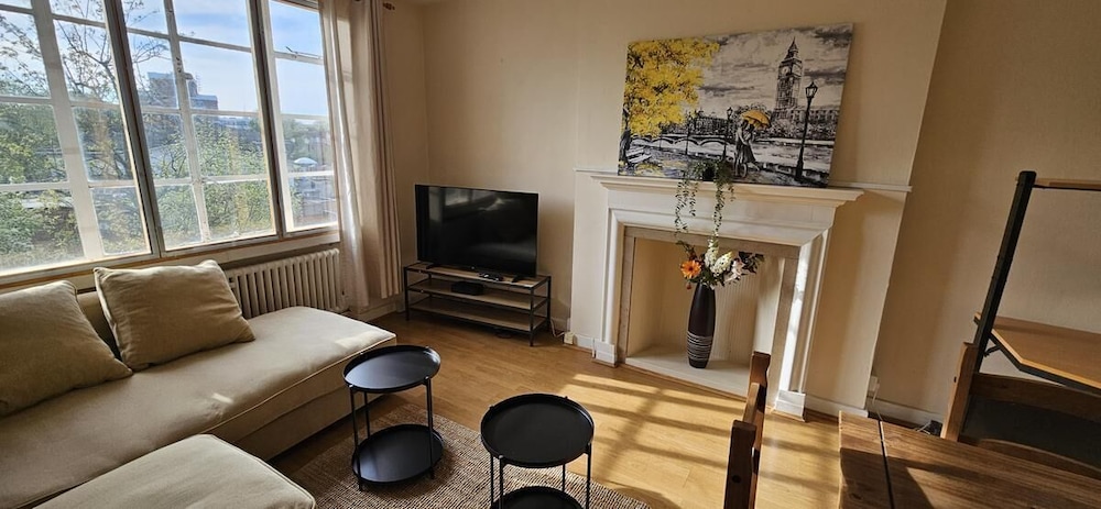 Brondesbury Apartment