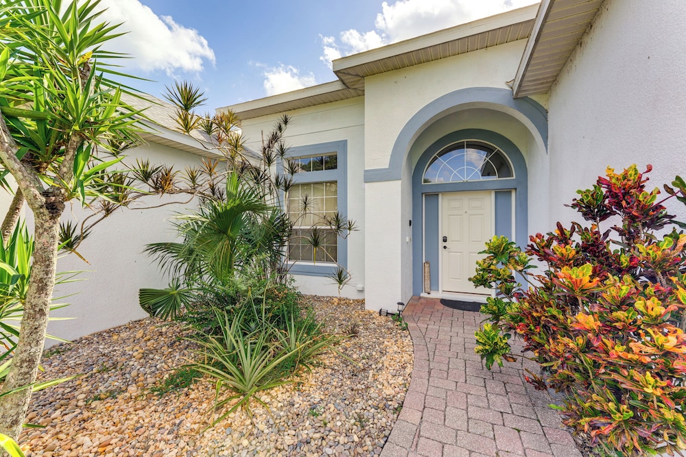 Game, Swim & Unwind: Lakeside Retreat Near Disney