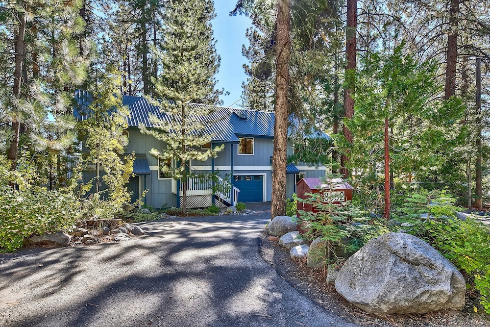 Bright, Rustic And Spacious 2br - Near The Beach 2 Bedroom Home by Redawning view 5
