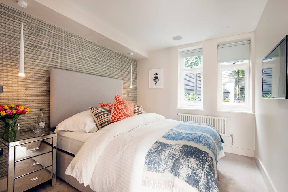 The Bohemian Rhapsody- Garden Apartment in Hampstead - by Out of Office Lifestyle